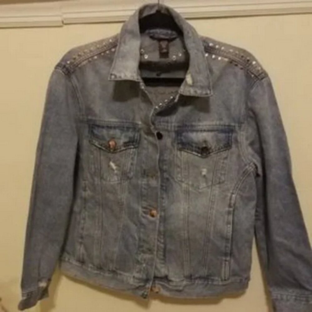 NWOT Victoria's Secret studded distressed denim jacket size medium - Picture 3 of 8